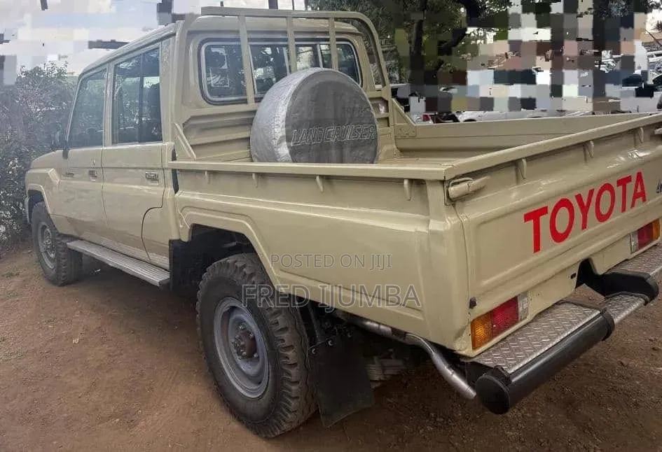 Toyota Land Cruiser 2015 Gold