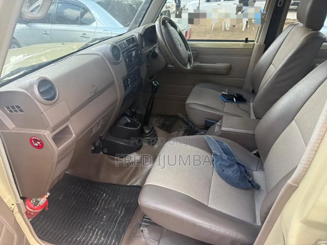 Toyota Land Cruiser 2015 Gold