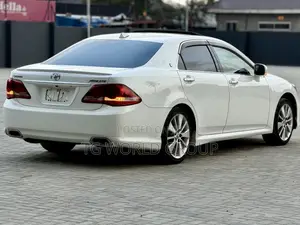 Toyota Crown 2009 White