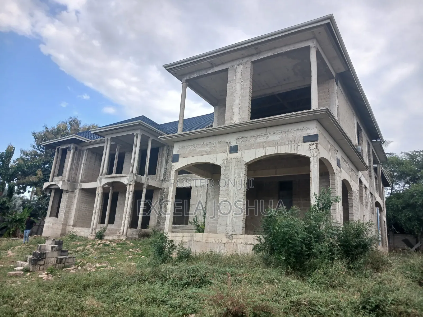 4bdrm Mansion in Excela Joshua, Bunju for sale