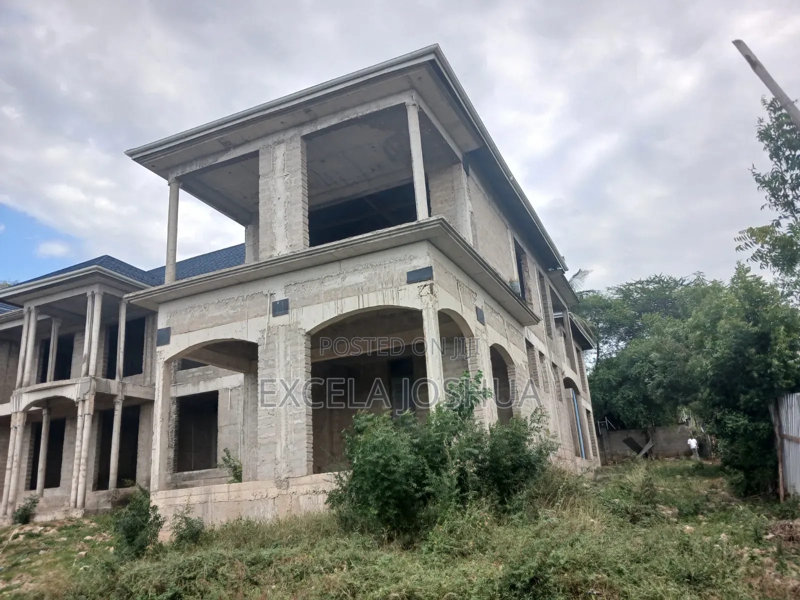 4bdrm Mansion in Excela Joshua, Bunju for sale