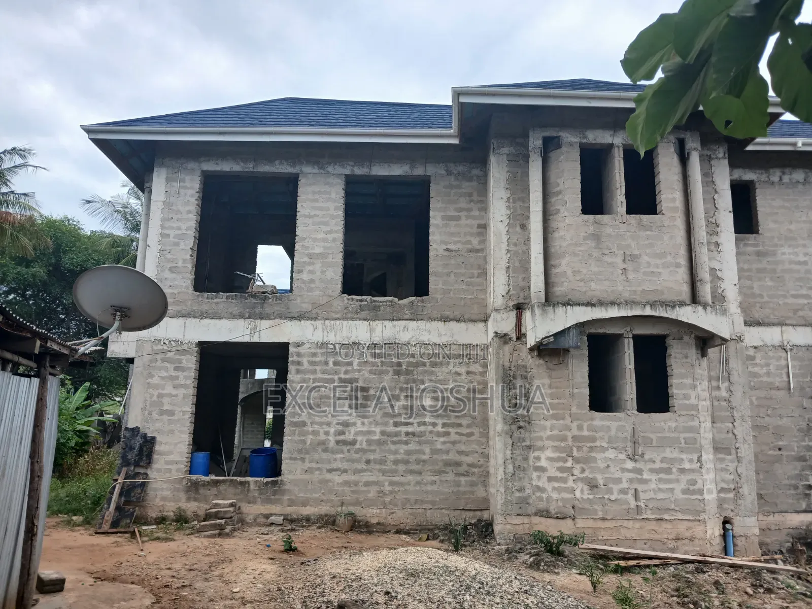 4bdrm Mansion in Excela Joshua, Bunju for sale