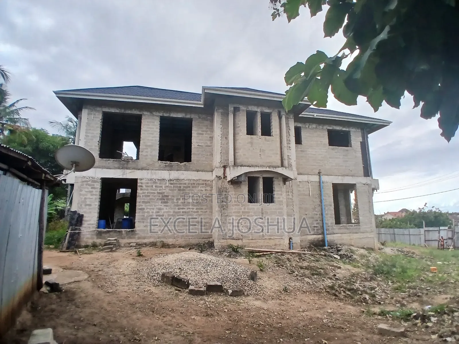 4bdrm Mansion in Excela Joshua, Bunju for sale