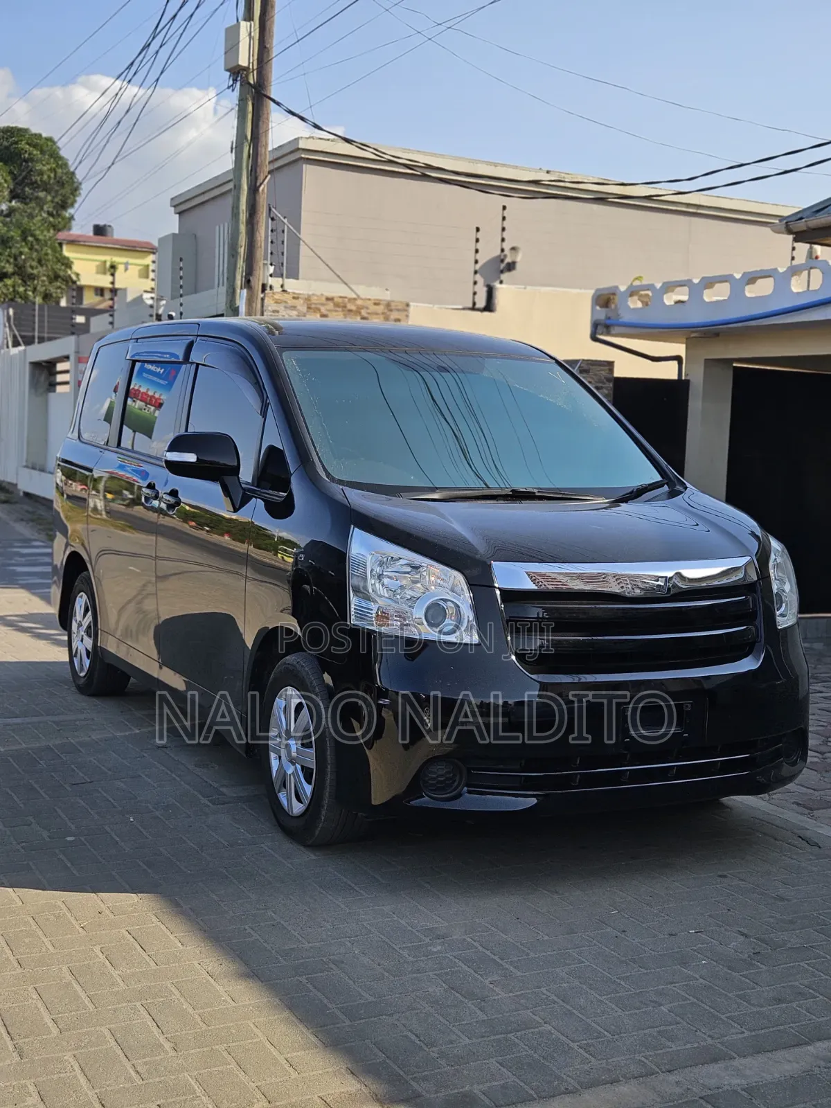 Toyota Noah 2010 Black