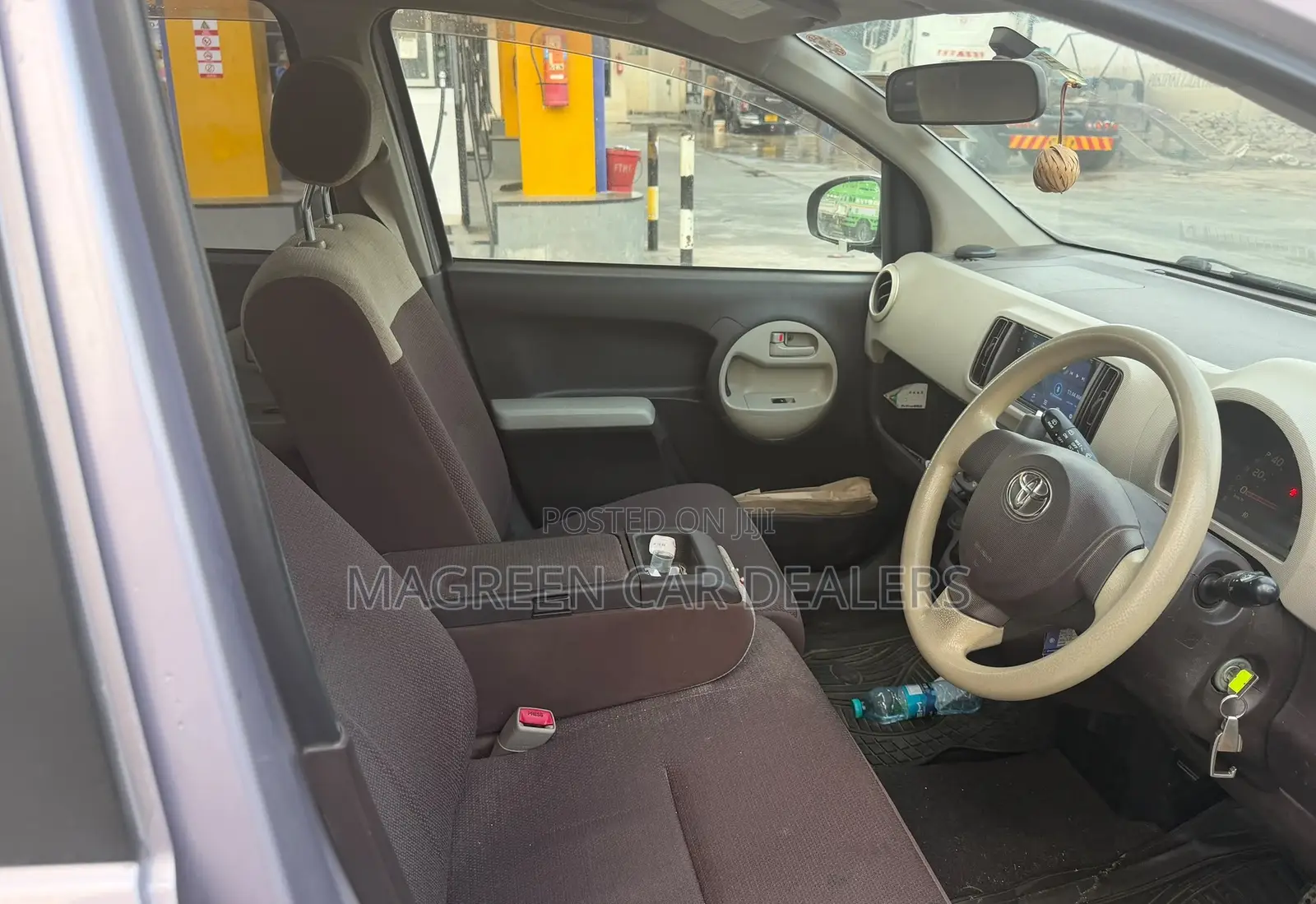 Toyota Passo 2011 Pink