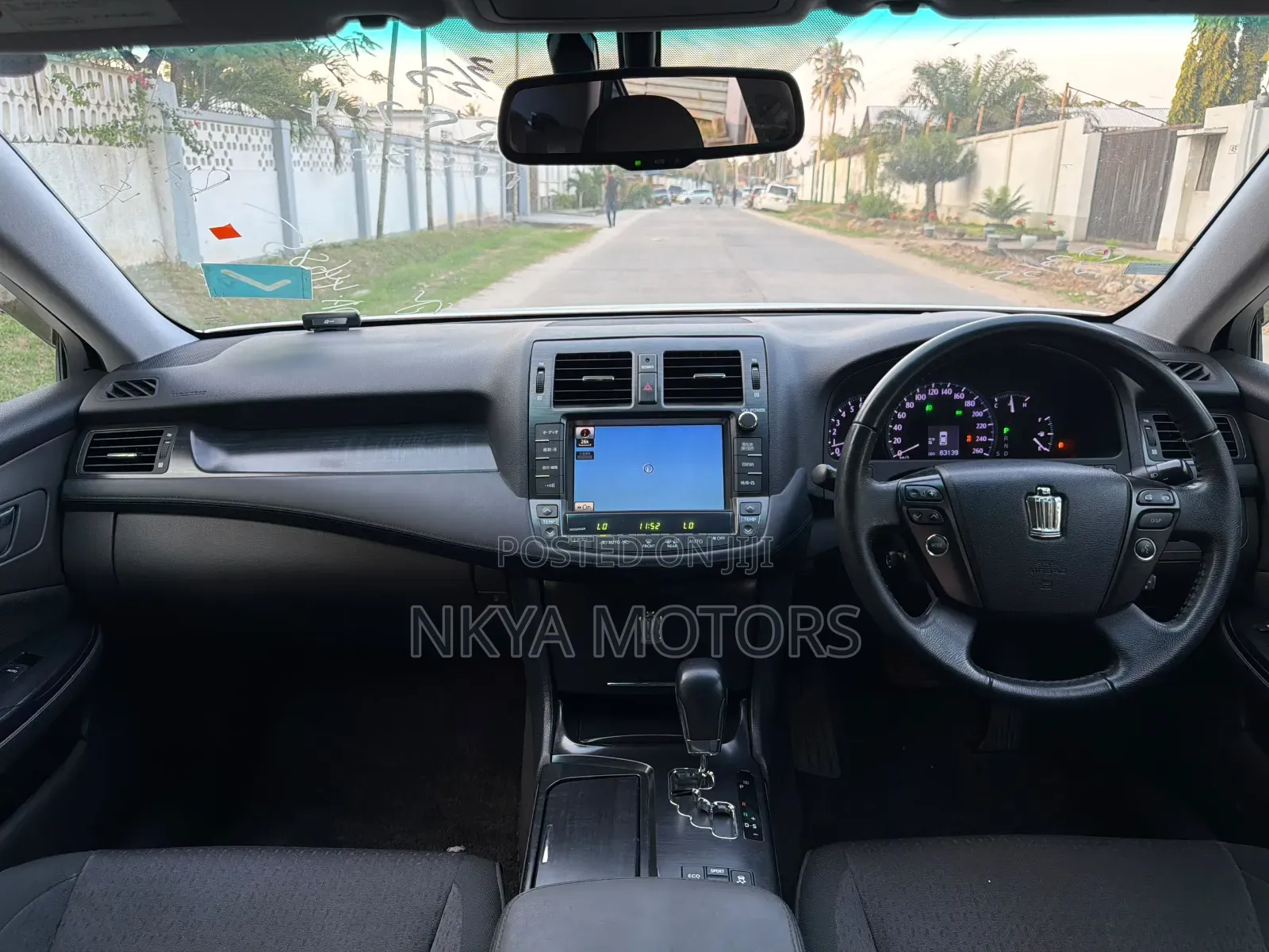 Toyota Crown 2011 White