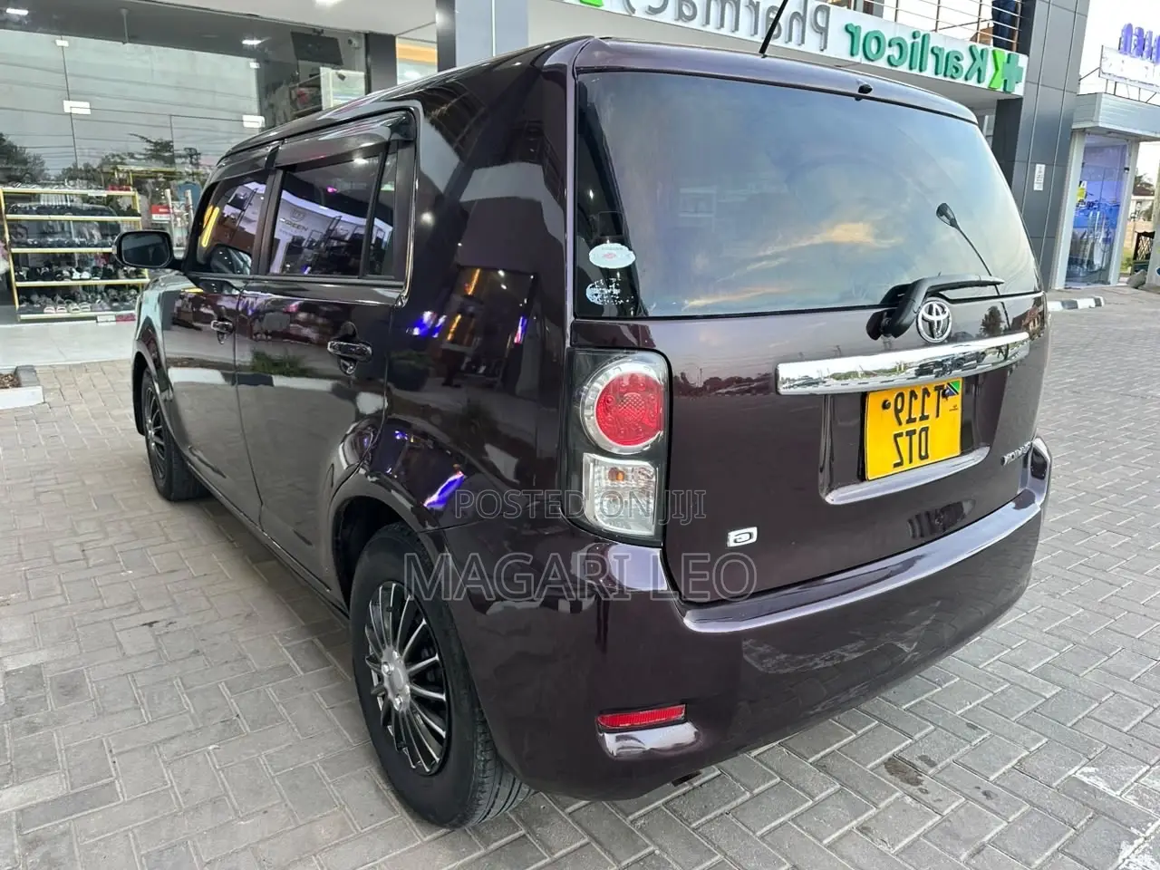Toyota Rumion 1.5 FWD 2023 Maroon