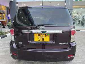Toyota Rumion 1.5 FWD 2023 Maroon