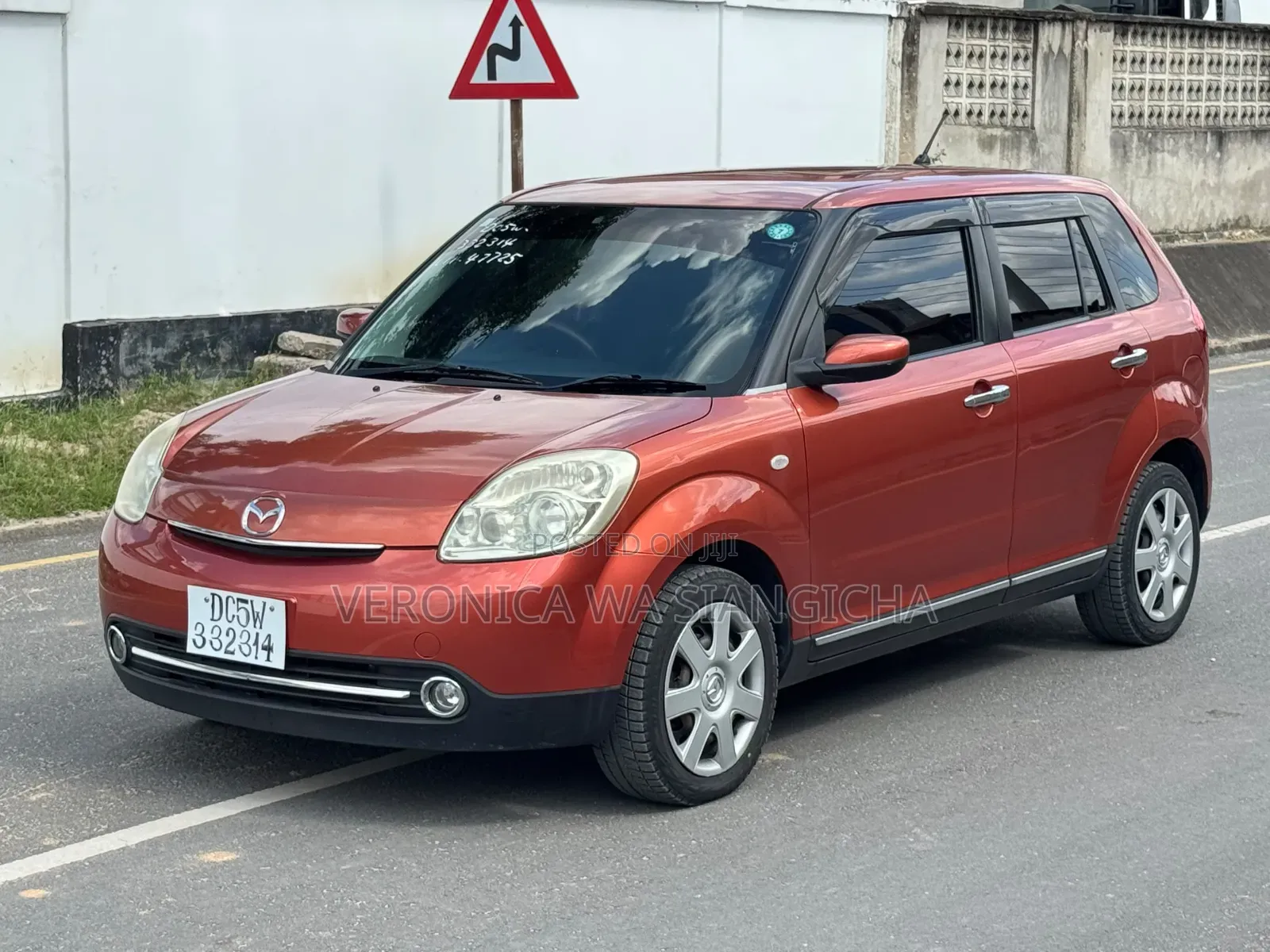 Mazda Verisa 2010 Red