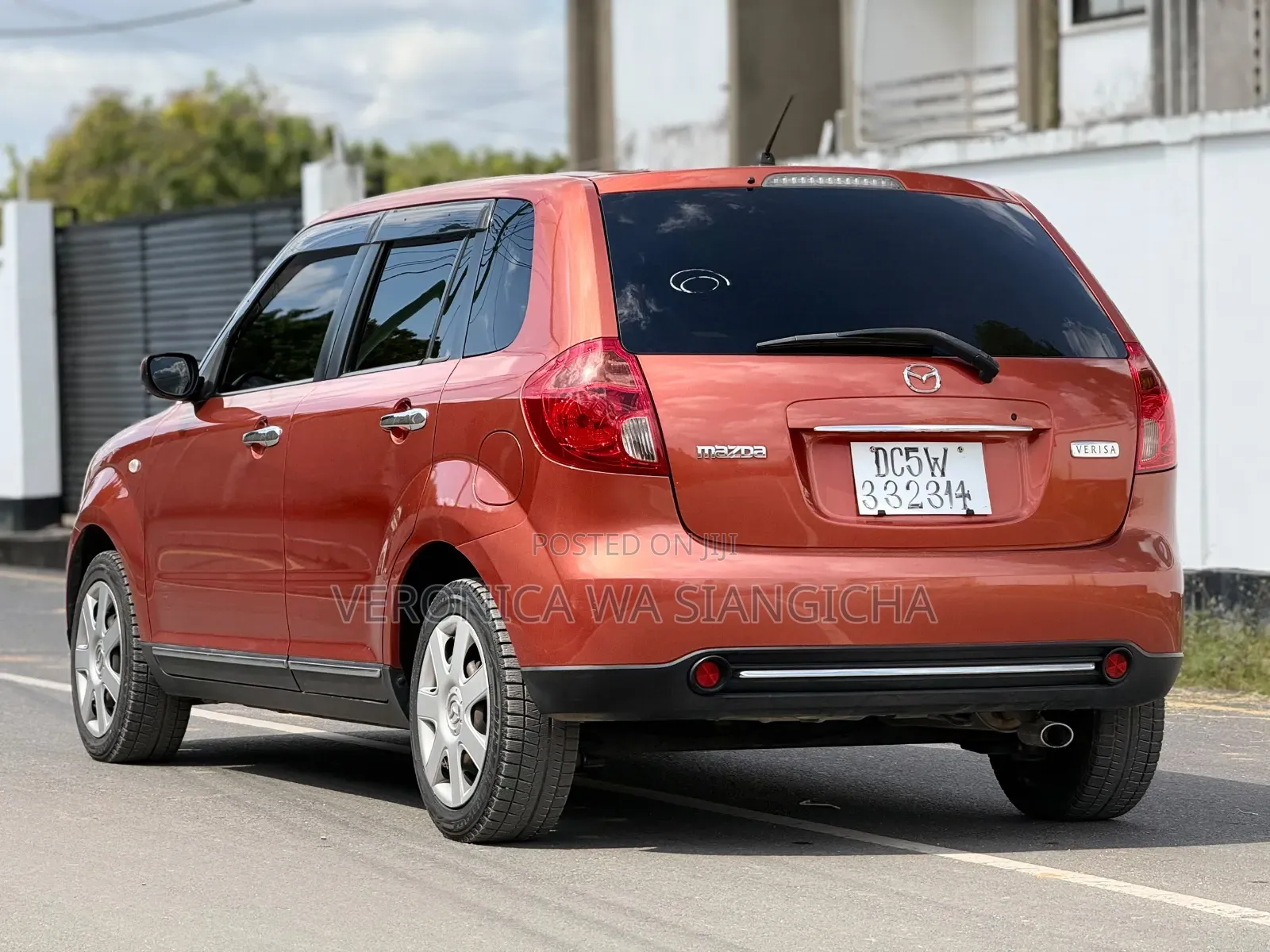 Mazda Verisa 2010 Red