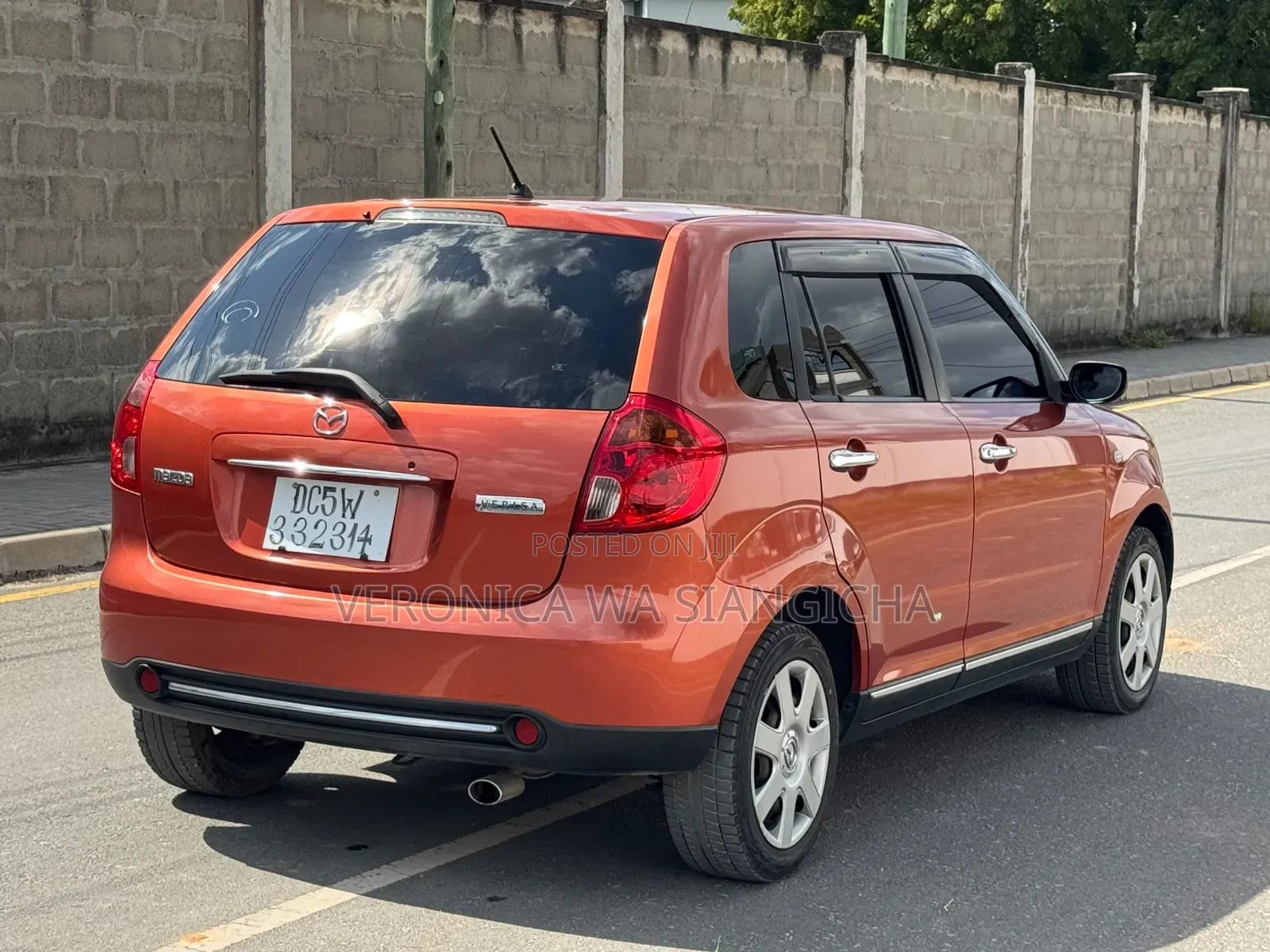 Mazda Verisa 2010 Red