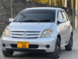 Toyota IST 2005 Silver