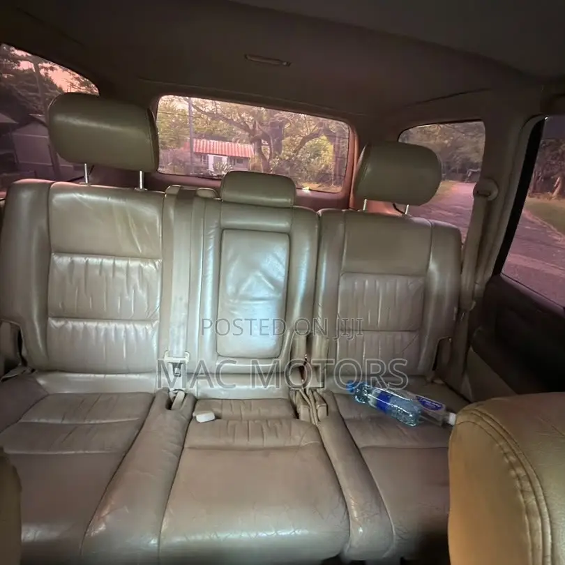 Toyota Land Cruiser 2000 Silver
