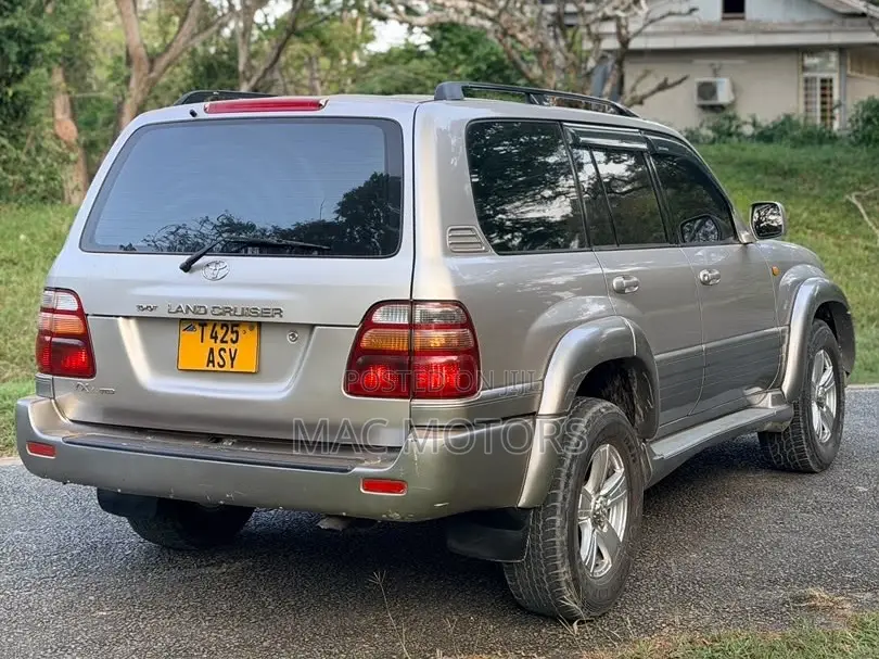 Toyota Land Cruiser 2000 Silver