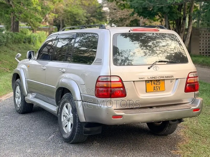 Toyota Land Cruiser 2000 Silver