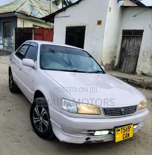 Toyota Corolla 2000 White