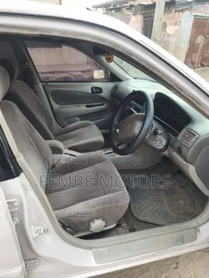 Toyota Corolla 2000 White