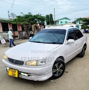 Toyota Corolla 2000 White