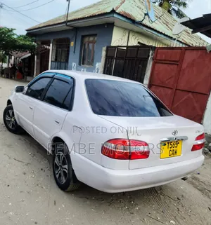 Toyota Corolla 2000 White
