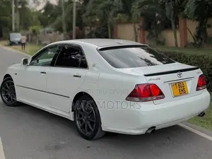 Toyota Crown 2005 White