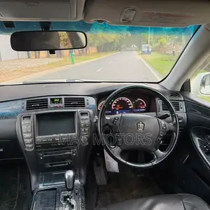 Toyota Crown 2005 White