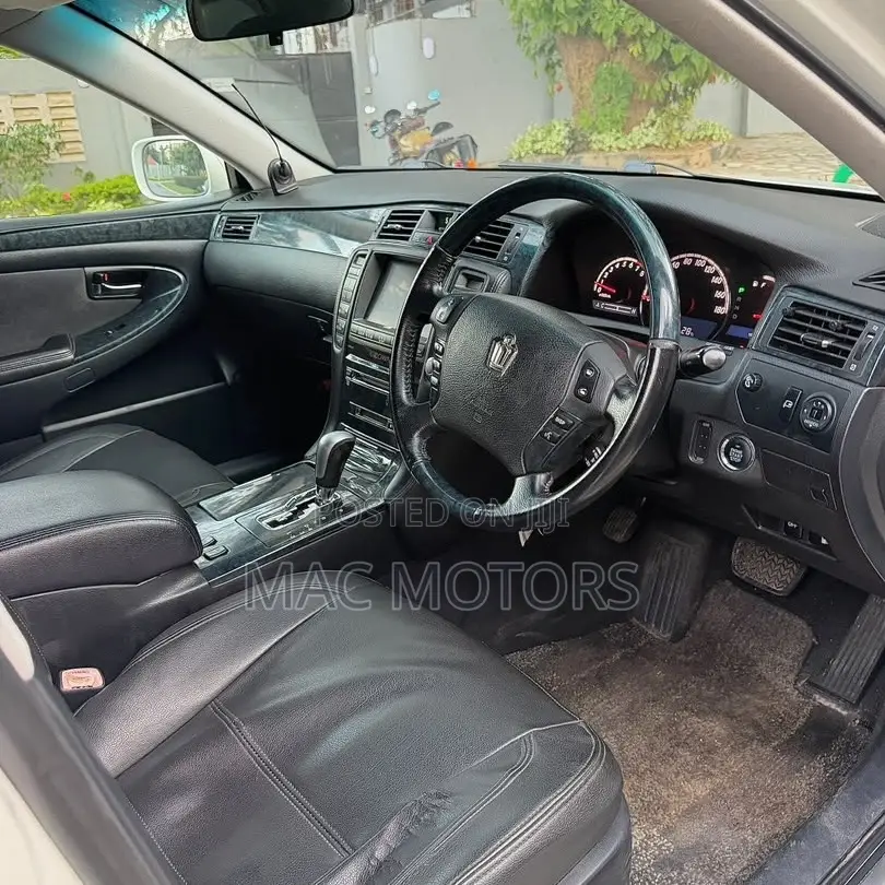 Toyota Crown 2005 White