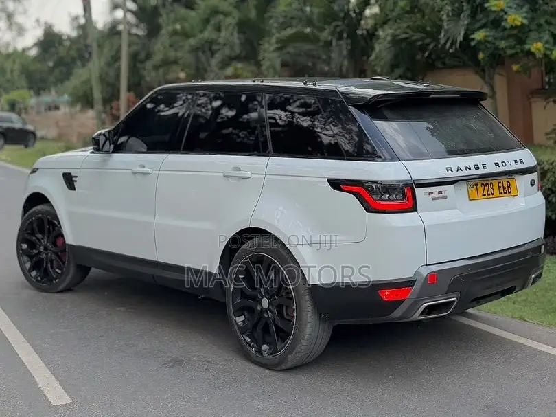 Land Rover Range Rover Sport SVR 4x4 (5.0L 8cyl 8A) 2016 White