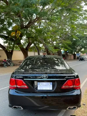 Toyota Crown 2010 Black