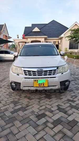 Subaru Forester 2011 Pearl