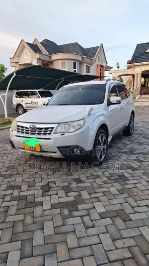 Subaru Forester 2011 Pearl