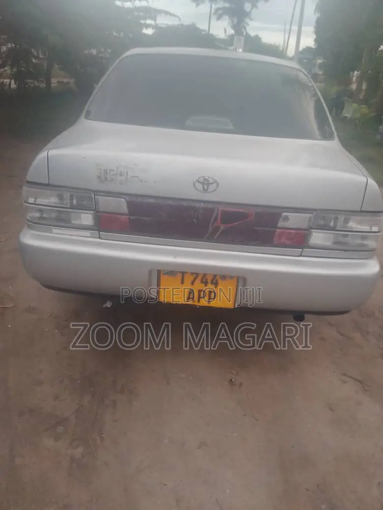Toyota Corolla 2000 Silver