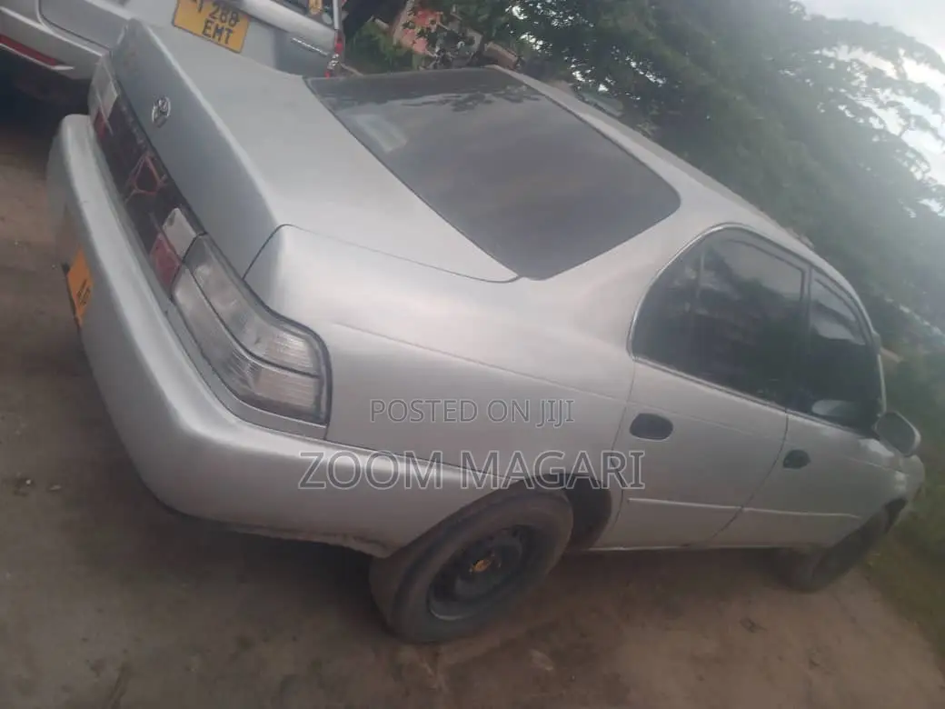 Toyota Corolla 2000 Silver