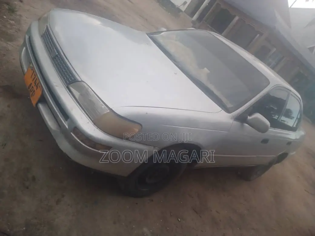 Toyota Corolla 2000 Silver