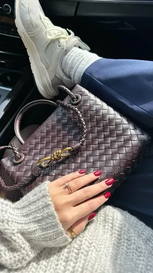 new Handbagprice: TSH 55,000/=