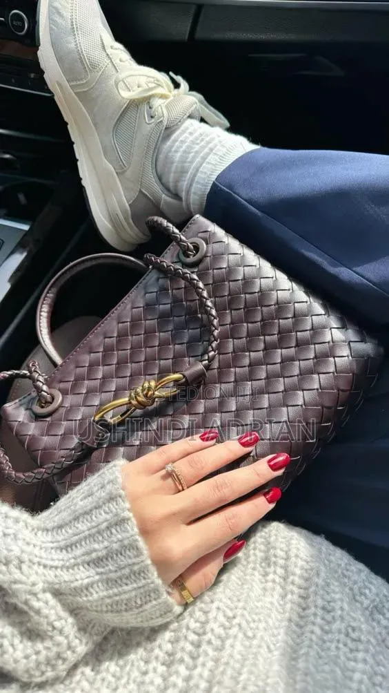 new Handbagprice: TSH 55,000/=