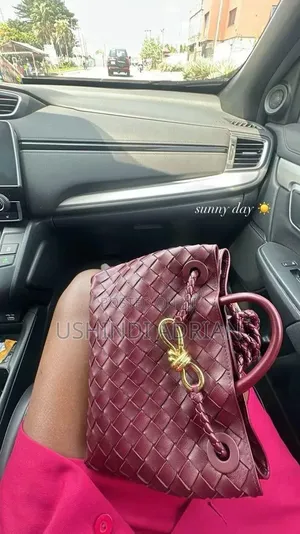 new Handbagprice: TSH 55,000/=