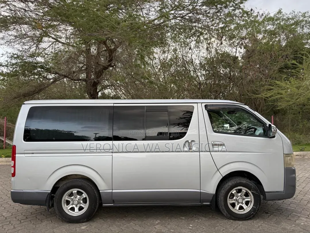 Toyota Grand HiAce 2002 Silver