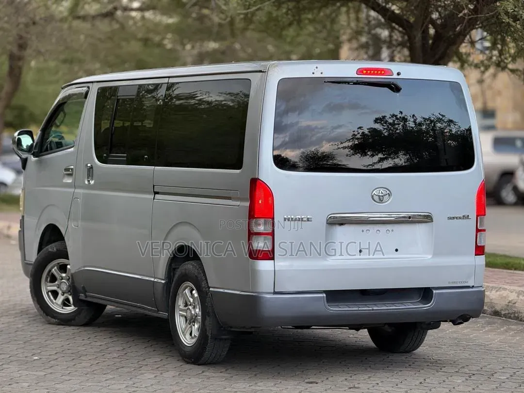 Toyota Grand HiAce 2002 Silver