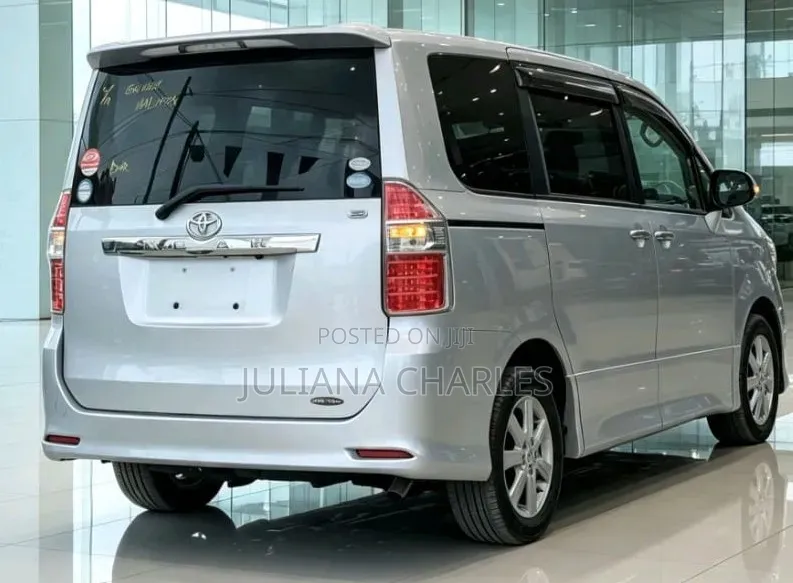 Toyota Noah 2008 White