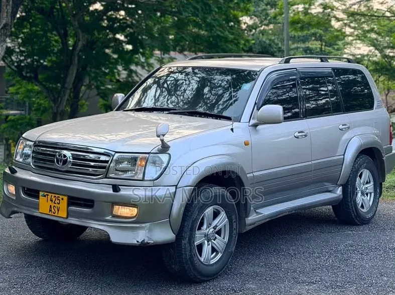 Toyota Land Cruiser 2000 Silver