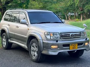 Toyota Land Cruiser 2000 Silver