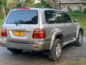 Toyota Land Cruiser 2000 Silver