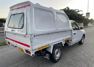 Toyota Hilux 2002 White