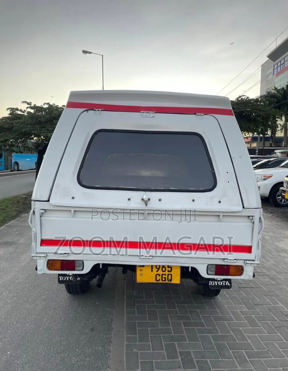 Toyota Hilux 2002 White