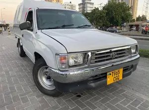 Toyota Hilux 2002 White