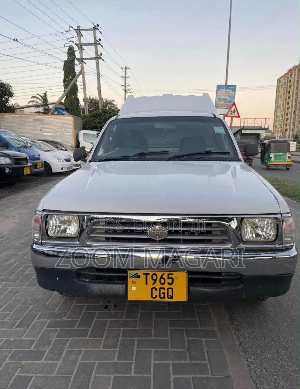 Toyota Hilux 2002 White