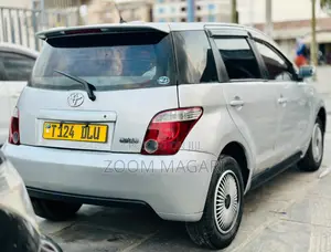 Toyota IST 2005 Silver