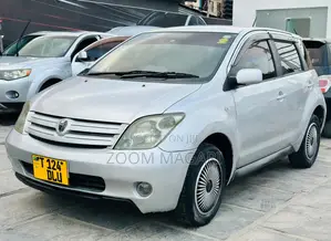Toyota IST 2005 Silver