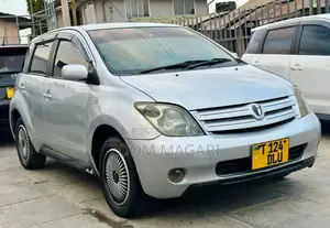 Toyota IST 2005 Silver