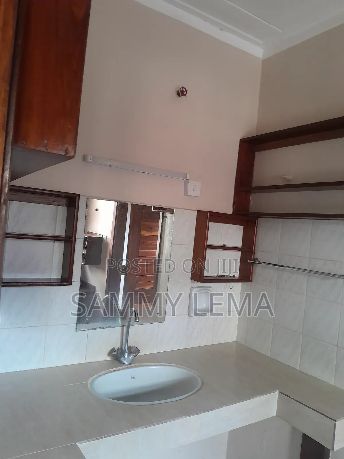 5bdrm Bungalow in Sammy Saidy Real, Njiro for rent